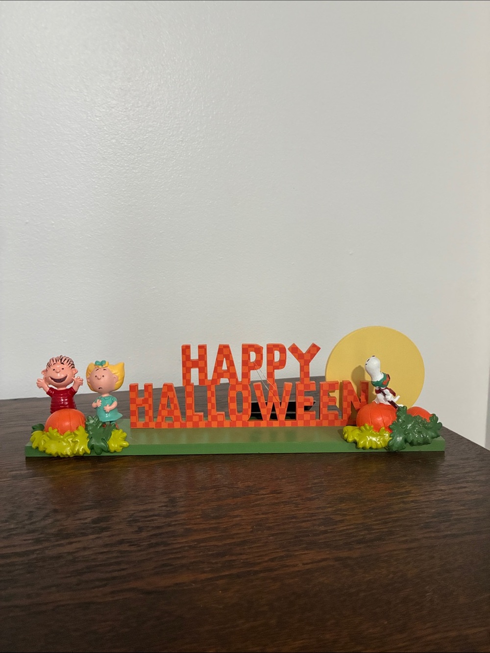 NWT- Peanuts- Happy Halloween Sign w/ Pumpkins- Linus, Sally & Snoopy